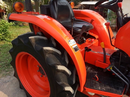 คูโบต้า L3202 SP 4 WD พร้อมใบมีดดันหน้า เล่มทะเบียนพร้อม