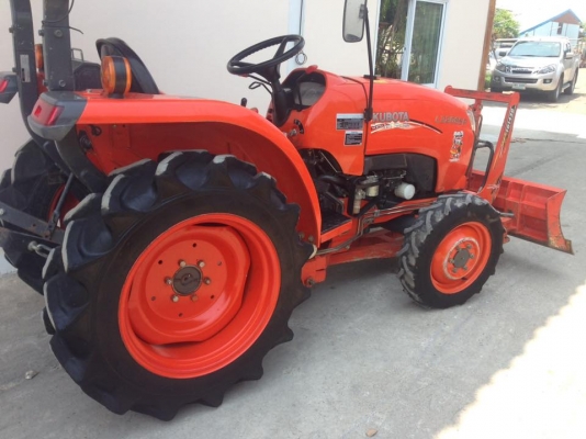 คูโบต้า L3202 SP 4 WD พร้อมใบมีดดันหน้า เล่มทะเบียนพร้อม