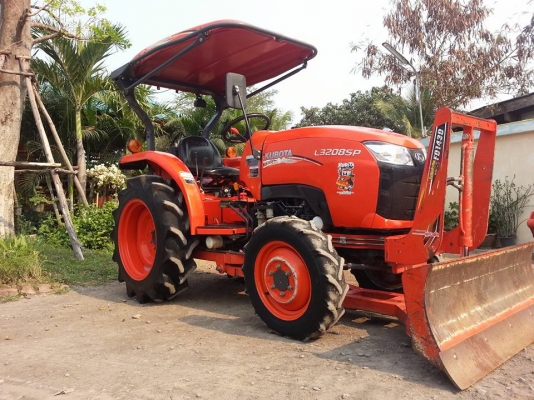 คูโบต้า L3202 SP 4 WD พร้อมใบมีดดันหน้า เล่มทะเบียนพร้อม