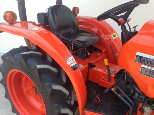 คูโบต้า L3202 SP 4 WD พร้อมใบมีดดันหน้า เล่มทะเบียนพร้อม