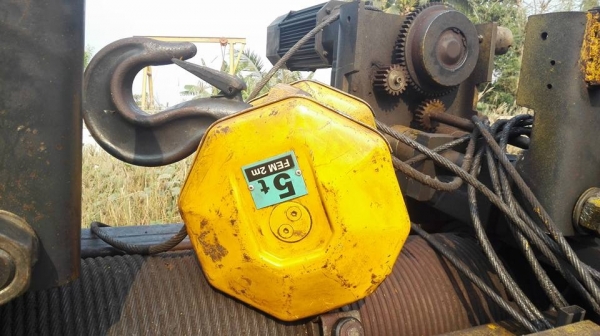 *** Sold *** รอกสลิง EUROBLOC 5 ตัน. สลิงยาว 12 m. ความเร็ว 2 สปีด(ช้า:เร็ว) ไฟ 380V พร้อมตัวเดินรางบีม สภาพใหม่ 95\% มาเทสได้เลย!!