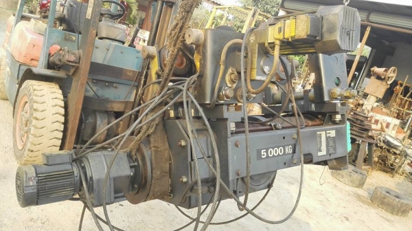 *** Sold *** รอกสลิง EUROBLOC 5 ตัน. สลิงยาว 12 m. ความเร็ว 2 สปีด(ช้า:เร็ว) ไฟ 380V พร้อมตัวเดินรางบีม สภาพใหม่ 95\% มาเทสได้เลย!!