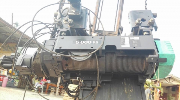 *** Sold *** รอกสลิง EUROBLOC 5 ตัน. สลิงยาว 12 m. ความเร็ว 2 สปีด(ช้า:เร็ว) ไฟ 380V พร้อมตัวเดินรางบีม สภาพใหม่ 95\% มาเทสได้เลย!!