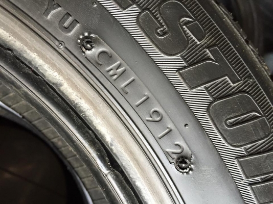 ขายยาง BRIDGESTONE B250 175-65-15 ปี12 ดอกสวย คู่ละ 1,200 บาท