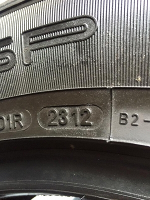 ขายยาง DUNLOP SP SPORT MAXX TT 235-55-17 ปี12 ดอกสวยจัด ไม่มีปะ พร้อมใช้งาน คู่ละ 2,500 บาท