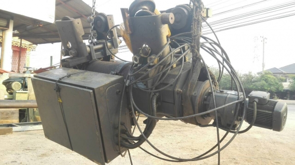 Sell> รอกสลิง EUROBLOC 5 ตัน. สลิงยาว 12 m. ความเร็ว 2 สปีด(ช้า:เร็ว) ไฟ 380V พร้อมตัวเดินรางบีม สภาพใหม่ 95\% มาเทสได้เลย!!