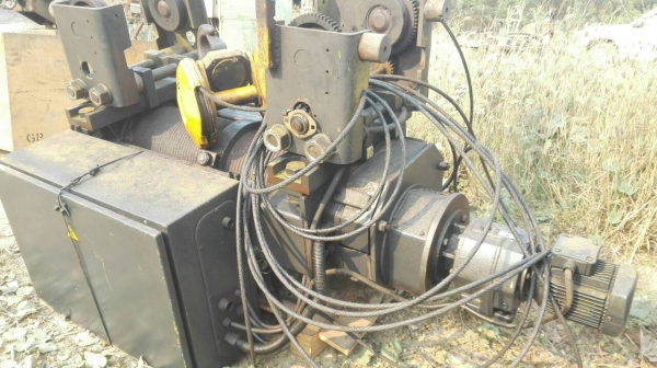 Sell> รอกสลิง EUROBLOC 5 ตัน. สลิงยาว 12 m. ความเร็ว 2 สปีด(ช้า:เร็ว) ไฟ 380V พร้อมตัวเดินรางบีม สภาพใหม่ 95\% มาเทสได้เลย!!