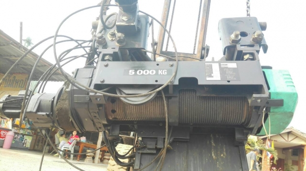 Sell> รอกสลิง EUROBLOC 5 ตัน. สลิงยาว 12 m. ความเร็ว 2 สปีด(ช้า:เร็ว) ไฟ 380V พร้อมตัวเดินรางบีม สภาพใหม่ 95\% มาเทสได้เลย!!