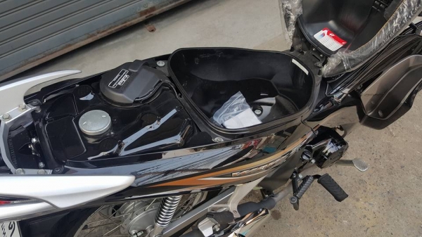 รถมือสอง เกรดรถใหม่ HONDA WAVE 125i NEW 2015 ตัว TOP สตาร์ทมือและเท้า รถมือสอง เกรดรถใหม่ HONDA WAVE 125i NEW 2015 ตัว TOP สตาร์ทมือและเท้า