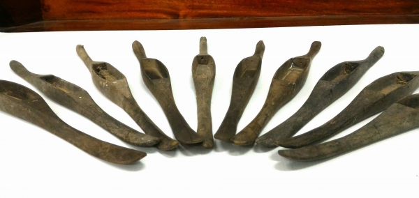 กระสวย ทอผ้ายุคเก่า ไม้ประดู่ ไม้รวม บางตัวสลักลาย มี 10 ตัว ปล่อยรวมเลย 699 ส่งฟรี