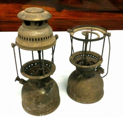 ตะเกียงเก่า 2 ตัว ขายรวมตามสภาพ นักสะสมไม่ควรพลาด ราคานี้ส่ง Ems ให้ครับ