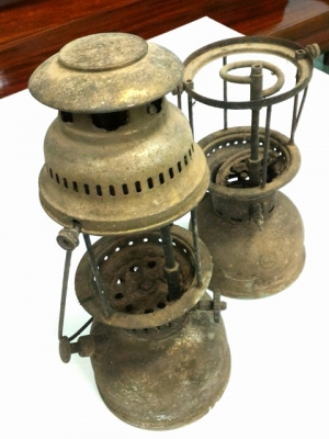 ตะเกียงเก่า 2 ตัว ขายรวมตามสภาพ นักสะสมไม่ควรพลาด ราคานี้ส่ง Ems ให้ครับ