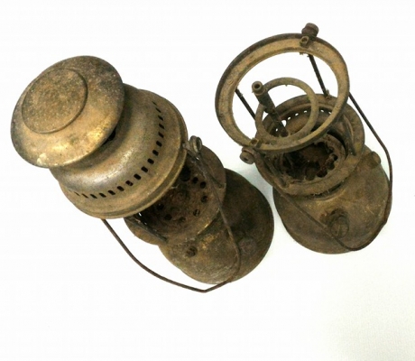 ตะเกียงเก่า 2 ตัว ขายรวมตามสภาพ นักสะสมไม่ควรพลาด ราคานี้ส่ง Ems ให้ครับ