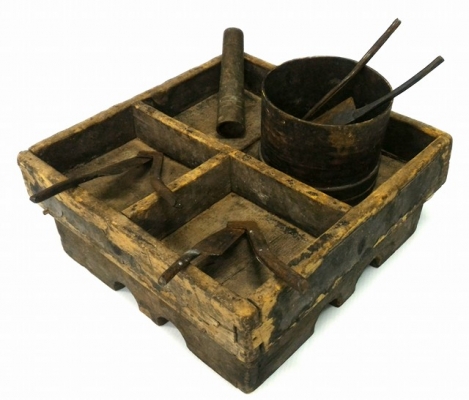 เซี่ยนหมากโบราณลงรักเก่า เดินลายขาวนูน ขายรวมยกชุด มีดสะนาก 3 ตัว และอื่นๆ รวมเลยราคาเบา