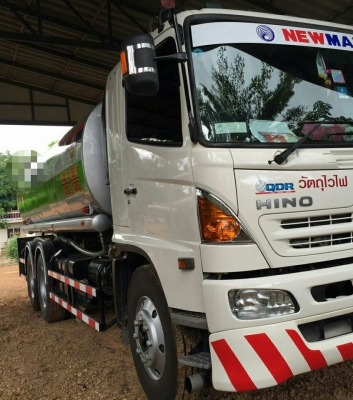 ขายแล้วครับ สิบล้อ ฮีโน่ ซีรี่500 FL8J212ปี58 บรรทุกถังน้ำมั้น 16,000ลิต รถสภาพดีสวยจัดเดิมๆทั้งคัน อุปกรณ์ครบ  เปลียนสัณญา เช้าซิ้อ รับรถกลับบ้านได้เลย ครับ