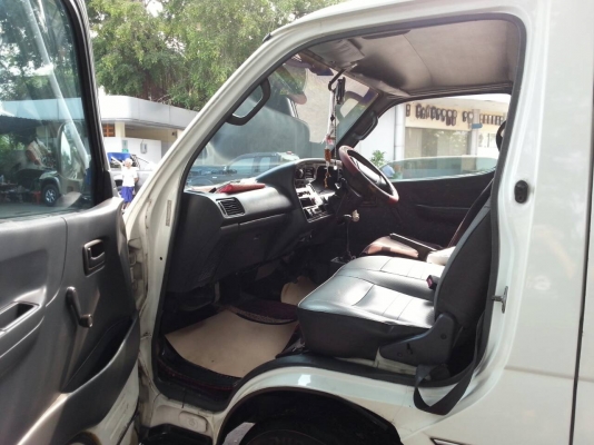 รถตู้ปี97 เครื่องเดิมดีเซล2.8แน่น พวงมาลัยเพาเว่อร์ รถใช้น้อยจอดมากกว่า