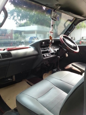 รถตู้ปี97 เครื่องเดิมดีเซล2.8แน่น พวงมาลัยเพาเว่อร์ รถใช้น้อยจอดมากกว่า