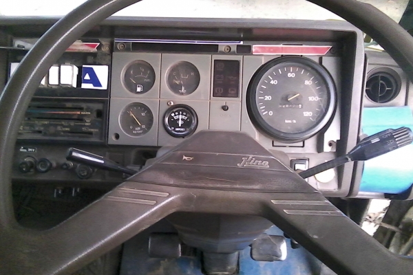 ขายHINOF18เครื่องEM100-220แรงกระบะดั้มข้างปิเนียมพร้อมกล่องบรรทุกอ้อยสภาพสวยพร้อมใช้