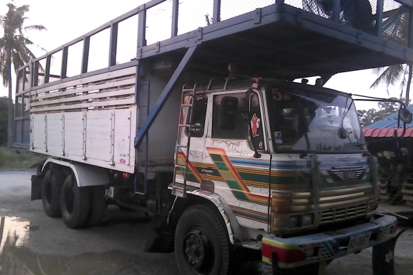 ขายHINOF18เครื่องEM100-220แรงกระบะดั้มข้างปิเนียมพร้อมกล่องบรรทุกอ้อยสภาพสวยพร้อมใช้