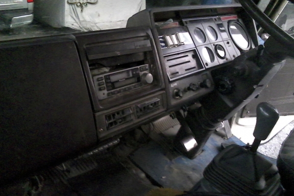 ขายHINOF18เครื่องEM100-220แรงกระบะดั้มข้างปิเนียมพร้อมกล่องบรรทุกอ้อยสภาพสวยพร้อมใช้