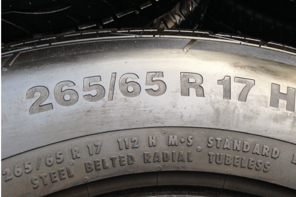 ยาง Continental 265 65 17 ปี14 ดอกเต็ม ไม่มีปะ เนื้อนิ่ม ใช้ยาว ราคาไม่แพง