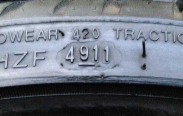 ยาง Sunny 225 35 20 สิ้นปี11 ดอกเต็ม ไม่มีปะ ขอบไม่มีฉีก ใช้กันยาว ราคาไม่แพง ยาง Sunny 225 35 20 สิ้นปี11 ดอกเต็ม ไม่มีปะ ขอบไม่มีฉีก ใช้กันยาว ราคาไม่แพง