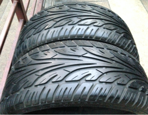 ยาง Sunny 225 35 20 สิ้นปี11 ดอกเต็ม ไม่มีปะ ขอบไม่มีฉีก ใช้กันยาว ราคาไม่แพง ยาง Sunny 225 35 20 สิ้นปี11 ดอกเต็ม ไม่มีปะ ขอบไม่มีฉีก ใช้กันยาว ราคาไม่แพง