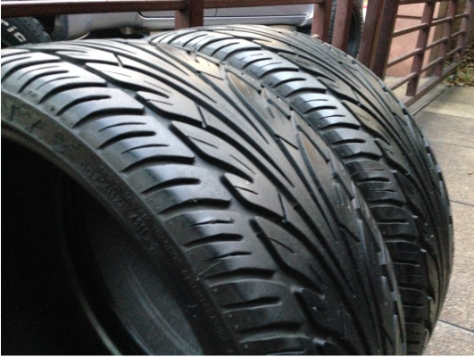 ยาง Sunny 225 35 20 สิ้นปี11 ดอกเต็ม ไม่มีปะ ขอบไม่มีฉีก ใช้กันยาว ราคาไม่แพง ยาง Sunny 225 35 20 สิ้นปี11 ดอกเต็ม ไม่มีปะ ขอบไม่มีฉีก ใช้กันยาว ราคาไม่แพง