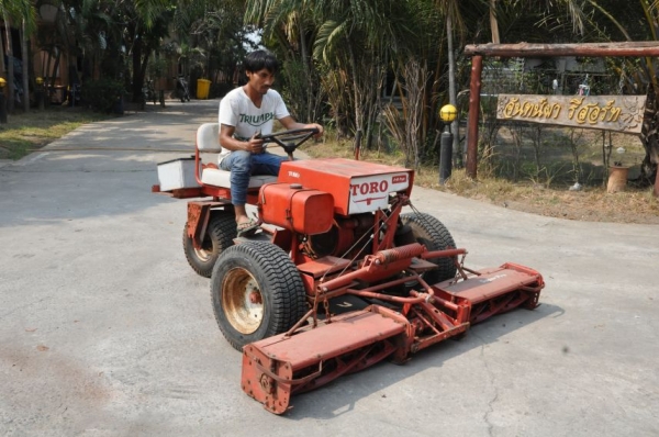 ขายเครื่อง ตัดหญ้านั่งขับ มีเกียร์ TORO 14แรง สภาพสวยเดิมจากญี่ปุ่น 29,000เท่านั้น