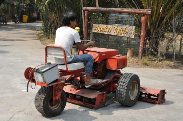 ขายเครื่อง ตัดหญ้านั่งขับ มีเกียร์ TORO 14แรง สภาพสวยเดิมจากญี่ปุ่น 29,000เท่านั้น