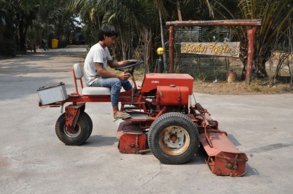 ขายเครื่อง ตัดหญ้านั่งขับ มีเกียร์ TORO 14แรง สภาพสวยเดิมจากญี่ปุ่น 29,000เท่านั้น