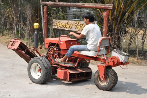 ขายเครื่อง ตัดหญ้านั่งขับ มีเกียร์ TORO 14แรง สภาพสวยเดิมจากญี่ปุ่น 29,000เท่านั้น