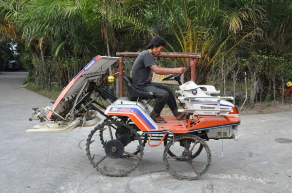 ขายรถดำนาราคาถูก KUBOTA S1-400 (4แถว) สภาพสวยเดิมจากญี่ปุ่นยังไม่เคยใช้ในไทย 29,000เท่านั้น