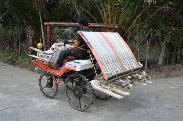 ขายรถดำนาราคาถูก KUBOTA S1-400 (4แถว) สภาพสวยเดิมจากญี่ปุ่นยังไม่เคยใช้ในไทย 29,000เท่านั้น