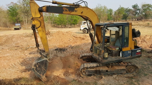 ขายรถขุด แบ็คโค pc60-5 โคมัสสุ ช่วงล่างดี เอวแน่น ทำงานปกติ ขายรถขุด แบ็คโค pc60-5 โคมัสสุ ช่วงล่างดี เอวแน่น ทำงานปกติ