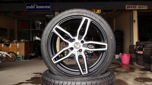 ขายล้อแม็กมือ2 lenso cq4 17"พร้อมยางใหม่ปี15 สนใจติดต่อ ตาเล็ก ล้อและยาง 081-3747940