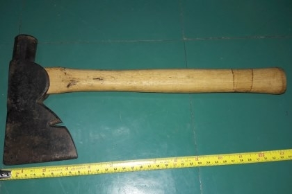 ขายขวานหัวค้อนด้ามไม้งานเก่า