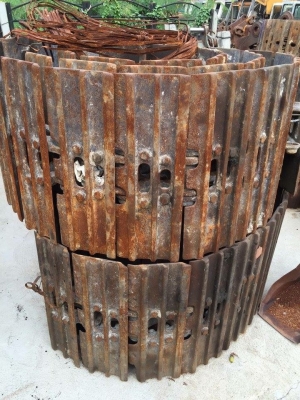 โซ่ใบ komatsu pc200-5 ใบยาว 60 เก่านอก เส้นละ 55,000 บาท