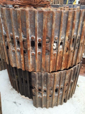 โซ่ใบ komatsu pc200-5 ใบยาว 60 เก่านอก เส้นละ 55,000 บาท