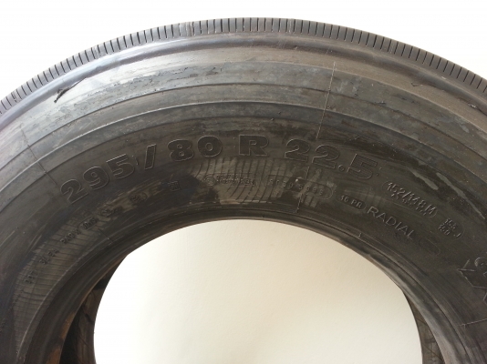 ขายยางหล่อดอกขนาด 11R22.5