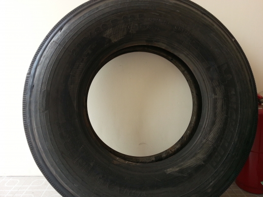 ขายยางหล่อดอกขนาด 11R22.5