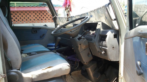 รถฮีโน่ 6 ล้อ รั้ว ( ไม่ดั้ม )  FC2W  120 แรงม้า. ปี 39.     สนใจติดต่อ  081 - 6079515