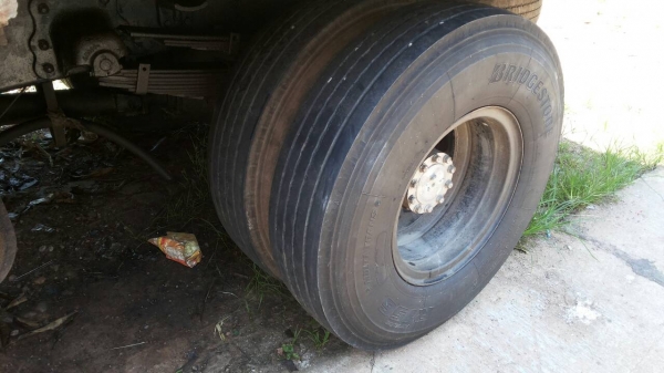 รถฮีโน่ 6 ล้อ รั้ว ( ไม่ดั้ม )  FC2W  120 แรงม้า. ปี 39.     สนใจติดต่อ  081 - 6079515