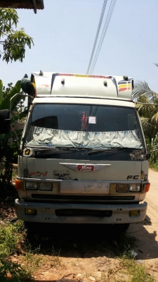 รถฮีโน่ 6 ล้อ รั้ว ( ไม่ดั้ม )  FC2W  120 แรงม้า. ปี 39.     สนใจติดต่อ  081 - 6079515