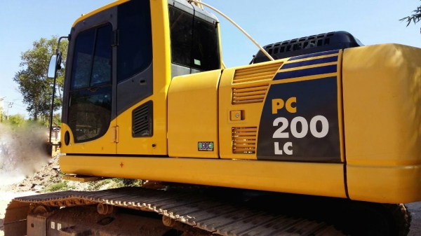 รถแบคโฮ  KOMSTSU  PC 200 LC - 8  ( รถทำงาน 1,9xx ชม. )   สนใจติดต่อ  081 - 6079515