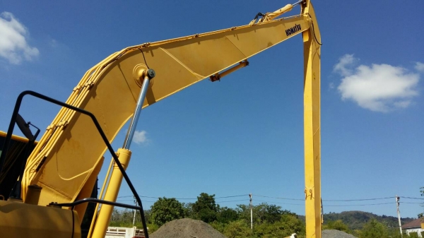 รถแบคโฮ  KOMSTSU  PC 200 LC - 8  ( รถทำงาน 1,9xx ชม. )   สนใจติดต่อ  081 - 6079515