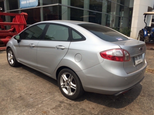 ขาย ฟอร์ด เฟียสต้า 4 ประตู 1.6 ตัวท๊อป ราคา 250,000 บาท