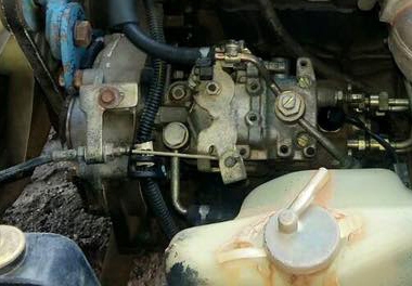 **210,000 บ.ต่อรอง/// 4ล้อกลาง ISUZU NKR-88HP รถห้างแท้ ปี35 เครื่อง/เกียร์ เดิม แน่น ช่วงล่างเดิม คัสซีสวย กระบะ3.20ม.หัวเก๋งยกได้ เกียร์สั้น พ.ธรรมดา แอร์ ครบ พร้อมใช้งาน เล่มทะเบียน ป้ายใหญ่ **ขาย ISUZU NKR-88 4ล้อกลางบรรทุก รถห้างแท้ สภาพพร้อมใช้งาน เ