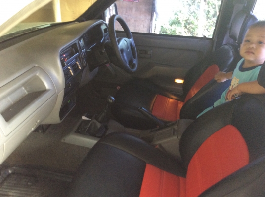 ขายดราก้อนอาย4ประตู เครื่อง2500 รถสวยพร้อมใช้