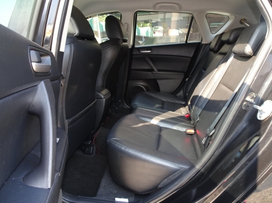 MAZDA 3   เครื่อง 1.6 5 DR  ปี 2013 AT สนใจติดต่อ 087-0399947  คุณอั๋น